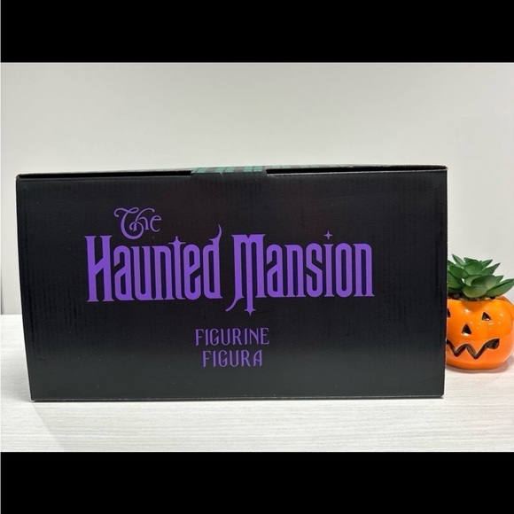 NIB Disney’s Limited, edition SO haunted mansion, light up and sing figurines - Picture 10 of 10